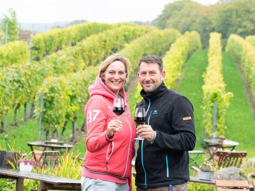 Melanie und Karsten am Weinberg