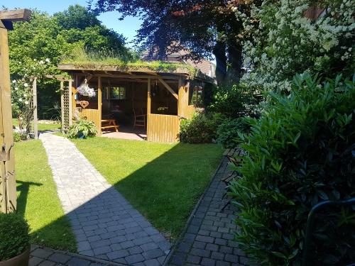 Garten   Holzlaube