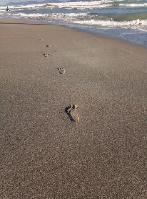 Fußabdrücke im Sand