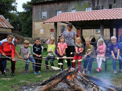 Lagerfeuer mit Stockbrot