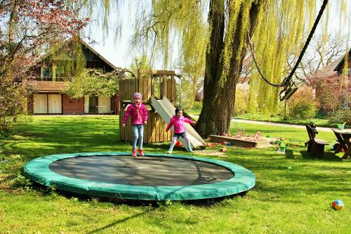 Spiel und Spass auf dem Trampolin
