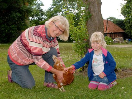 schwarz_kind_huhn schwarz_kind_huhn