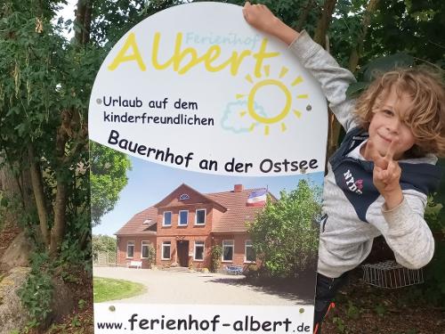 Nick_Ferienhof_ Albert_Schild_1 -jpeg Nick_Ferienhof_ Albert_Schild_1 -jpeg