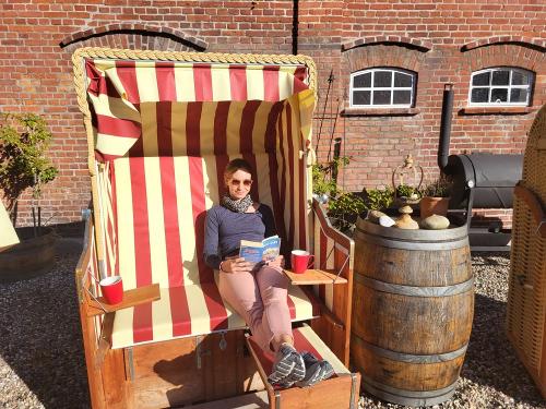 Auszeit für die Eltern auf unserer Hofterrasse Auszeit für die Eltern auf unserer Hofterrasse