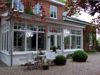Das kleine Herrenhaus mit seinen 3 von 5 Ferienwohnungen