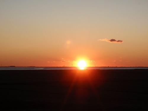 Herrlicher Sonnenuntergang über dem Wattenmeer vom Neufelderkoog