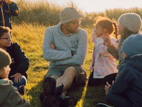 Expertengespräch mit Bauer Holger am Strand Expertengespräch mit Bauer Holger am Strand
