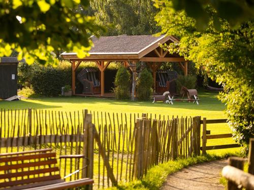 Pavillon auf dem Spielplatz