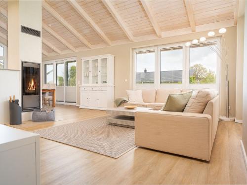 Wohnbereich mit Kamin