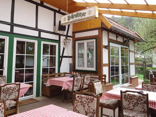 Bauernhofcafé mit überdachter Terrasse