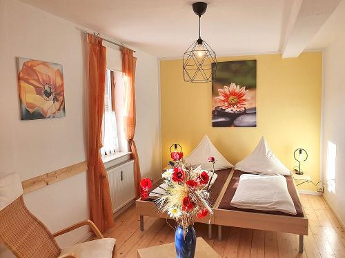 Ferienwohnung Kutscherkammer - Wohn-/Schlafzimmer 1