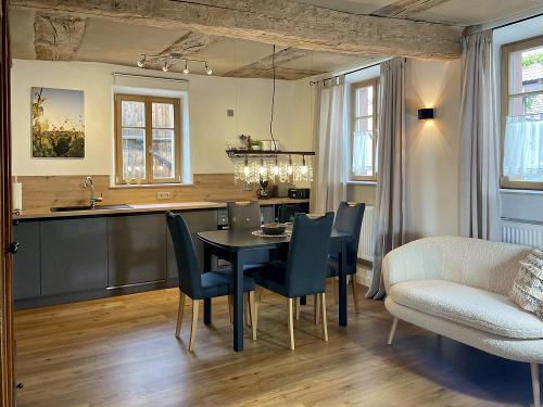 Wiesenapartment - Küche mit Esstisch
