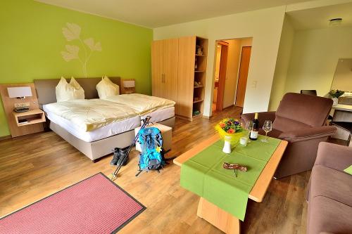 Doppelzimmer mit Balkon/ Kochnische