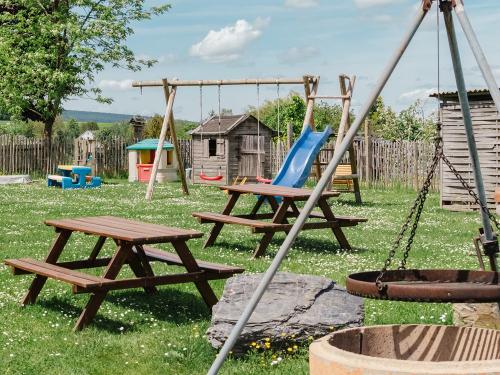spielplatzundgrillmglichkeitimgarten