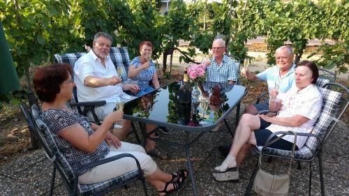 Gesellige Runde im Garten