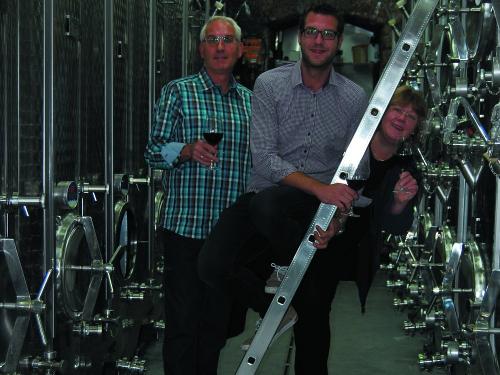 Familie Feser im Weinkeller