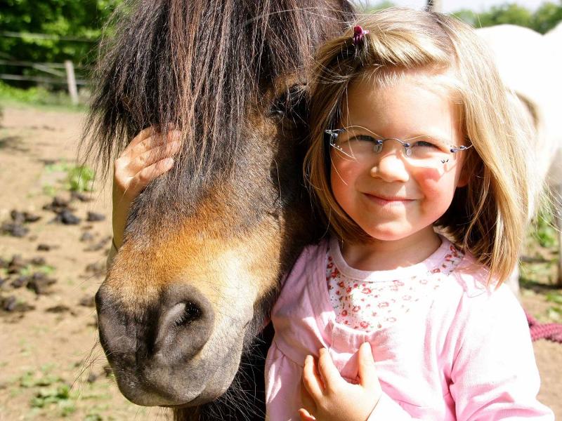 Mädchen mit Pony auf dem Flurhof Fischer