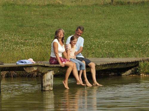 Familie am Steg