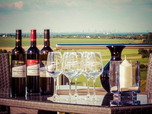 Terrasse an Vinothek mit Fernblick