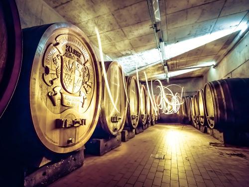 Rotwein-Holzfasskeller im Weingut Hagemann