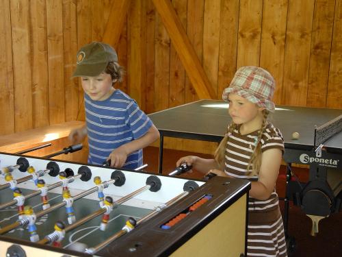 Kinder in der Spielscheune