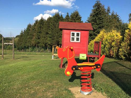 Wipptier auf dem Spielplatz