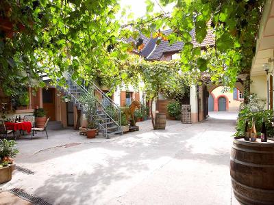 Innenhof im Weingut & Gästehaus Klohrer Winzerhof