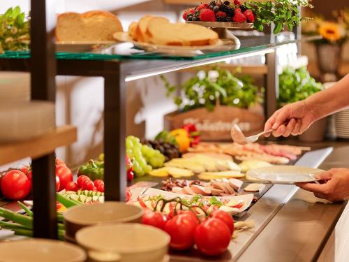 Frühstücksbuffet auf dem Hof Hardthöhe