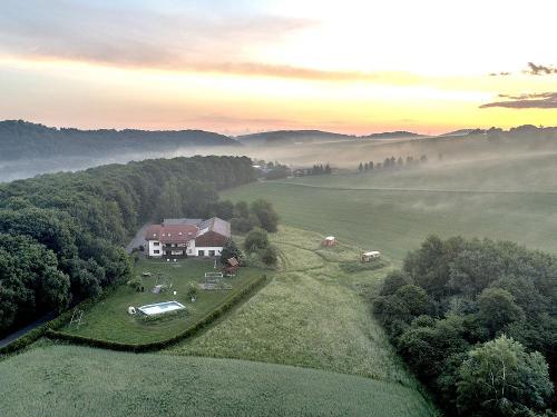 Urweilerhof im Sonnenaufgang