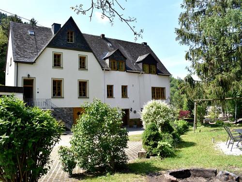 Ferienweingut Dreiherrenmühle: Haus mit Garten