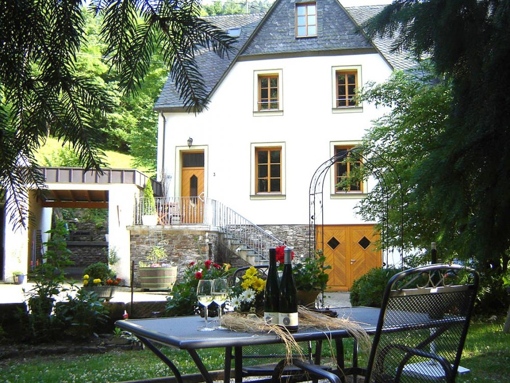 Ferienweingut Dreiherrenmühle: Haus mit Garten