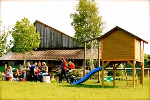 Picknick an der Spielhütte