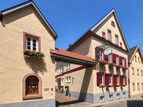 Tacheles Landrestaurant & Gästehaus: Hofansicht
