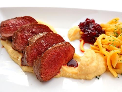 Rehbraten  im Tacheles Landrestaurant & Gästehaus