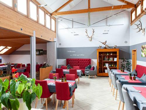 Großer Raum im Landrestaurant Tacheles Großer Raum im Landrestaurant Tacheles