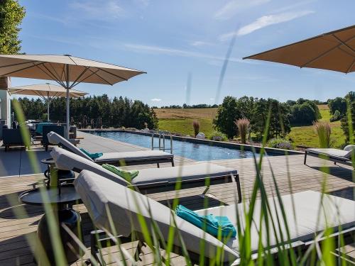 hubertushof-eifel-ferienhaus-mit-pool