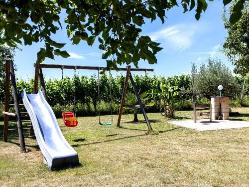 Garten mit Spielplatz Garten mit Spielplatz