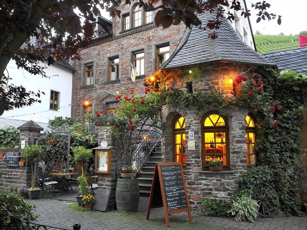 Gutshof Zenz in Ediger-Eller an der Mosel Gutshof Zenz in Ediger-Eller an der Mosel