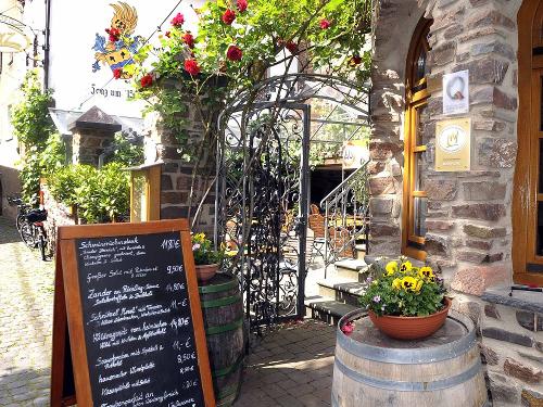 Gutsschänke im Gutshof Zenz in Ediger-Eller
