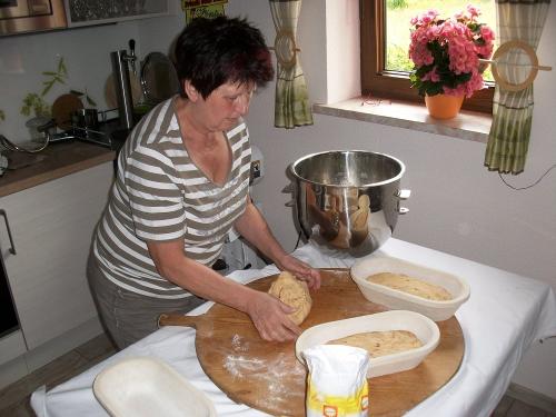 Brotbacken mit unseren Gästen