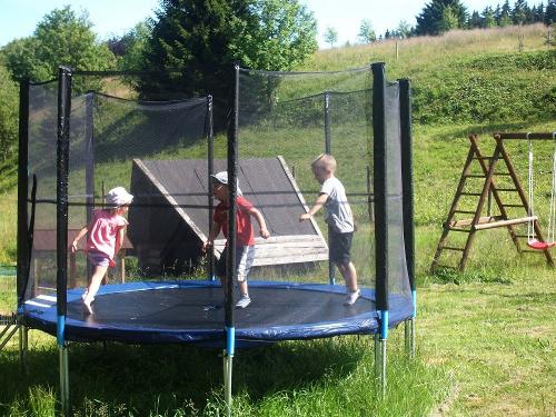 Spielplatz mit Trampolin