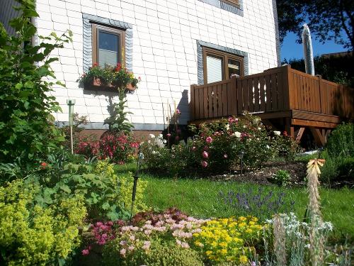 Sonnenterrasse mit Garten