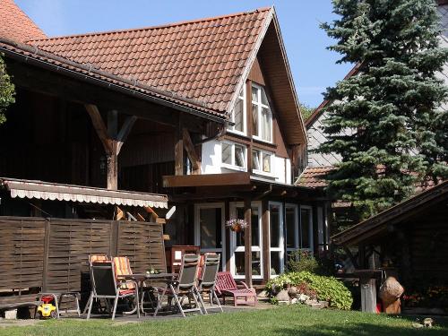Garten mit Sitzmöglichkeiten