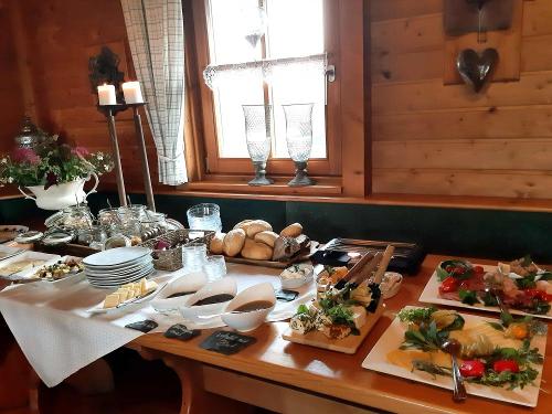 Regionales Frühstück vom Buffet