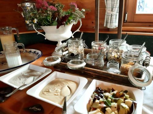 Regionales Frühstück vom Buffet
