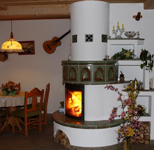 Kamin im Frühstücksraum