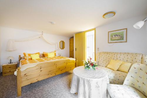 Doppelzimmer 1 mit Himmelbett