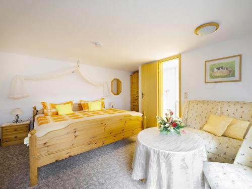 Doppelzimmer 1 mit Himmelbett