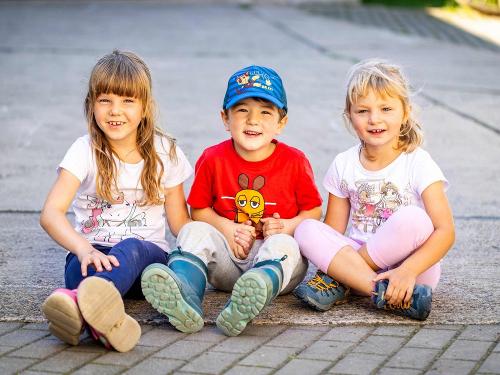 Kinder auf dem Ferienhof Wolschendorf