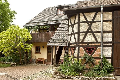 Hofgebäude mit Gemeinschaftsraum und den Ferienwohnungen Siedekammer und Heuboden